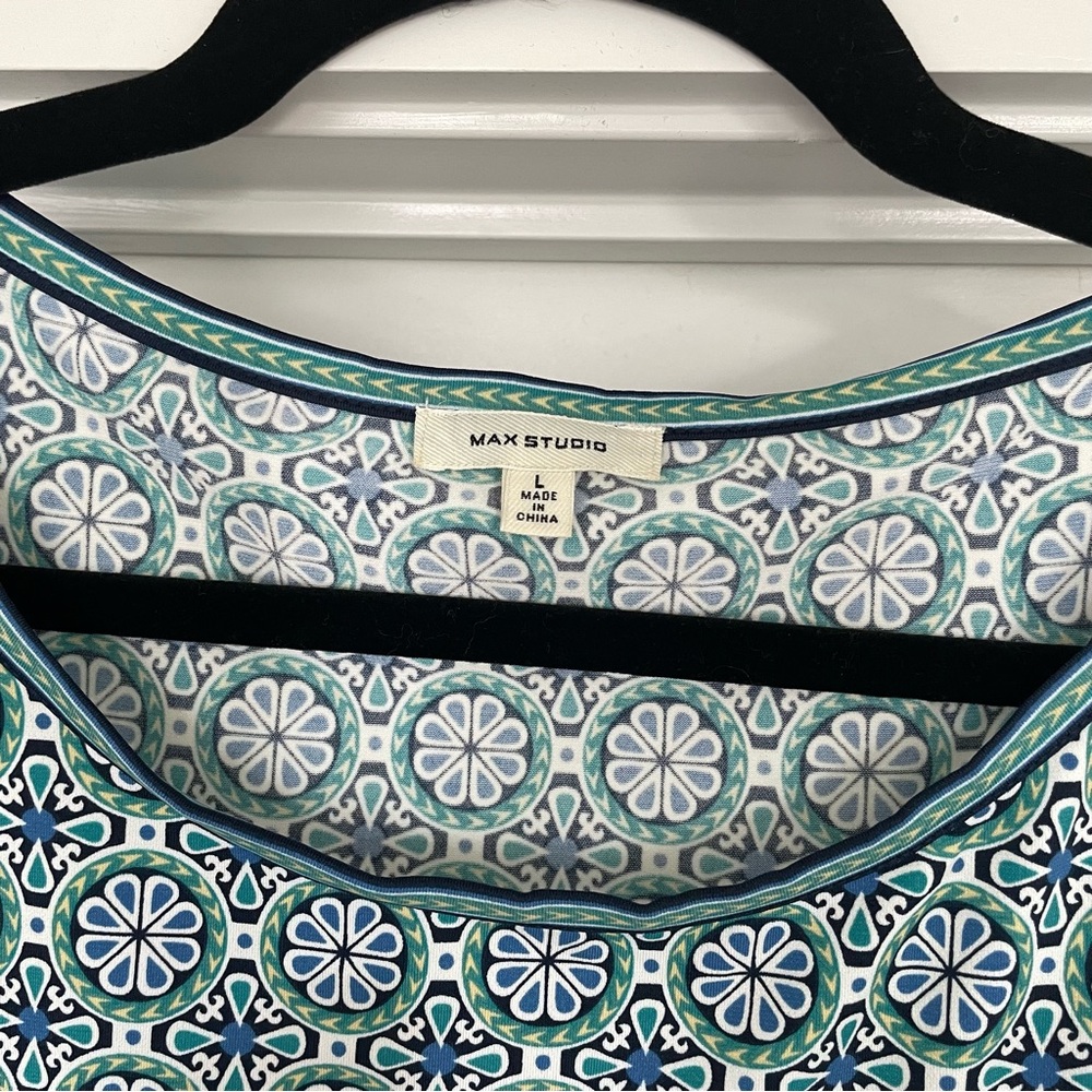 Max Studio Knit Shift Dress Medallion Border Print in Navy Blue/Green - Size L - Picture 4 of 7